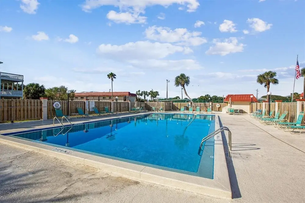 Beachside 2br/2ba Condo w/ Pool, Balcony & Boat Parking in St. Augustine