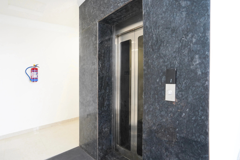 Hotel O Noida Sky Suites Sector 44 Near botanical metro