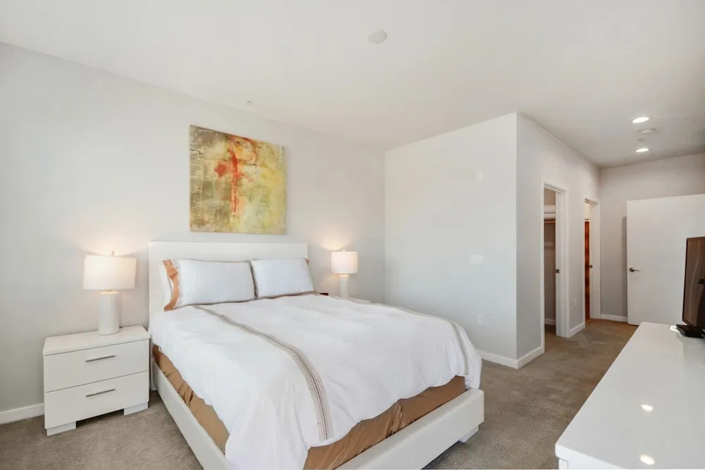 Global Luxury Suites in Menlo Park