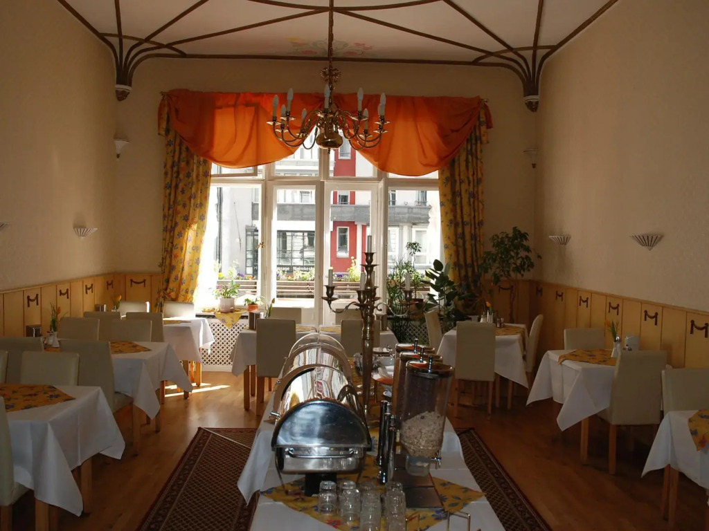 Hotel Pension Savoy