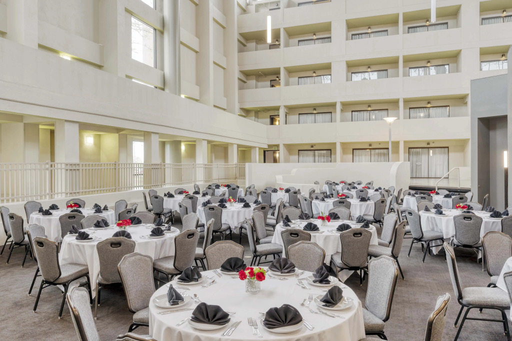 Crowne Plaza Indianapolis-Airport by IHG