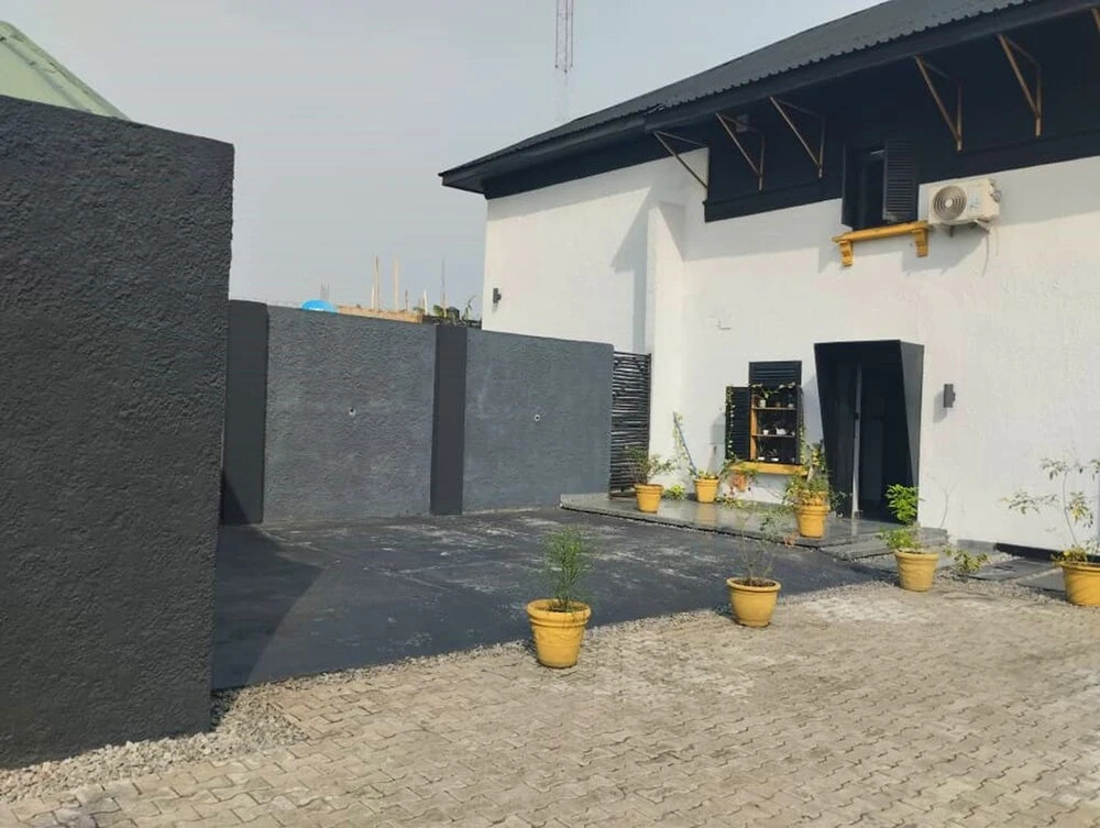 The Crib-Artist Residence