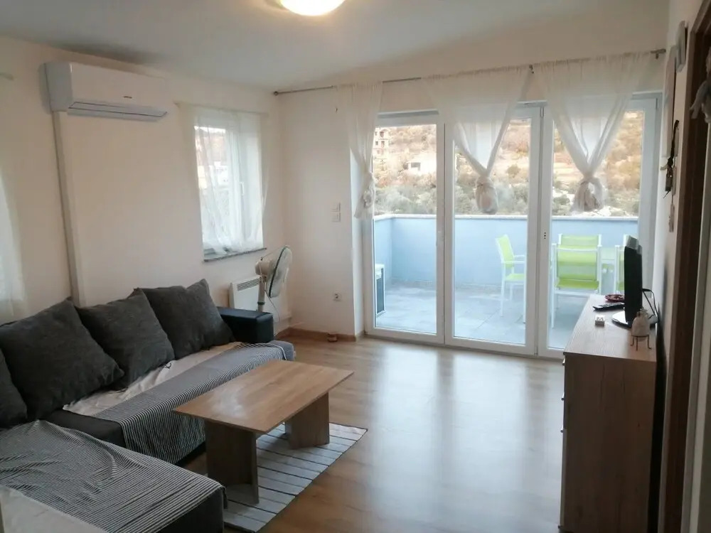 Sea View 1-bedroom Apartment Long Island