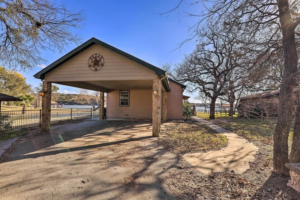 Lakefront Haven ~ 6 Mi to Historic Granbury Square