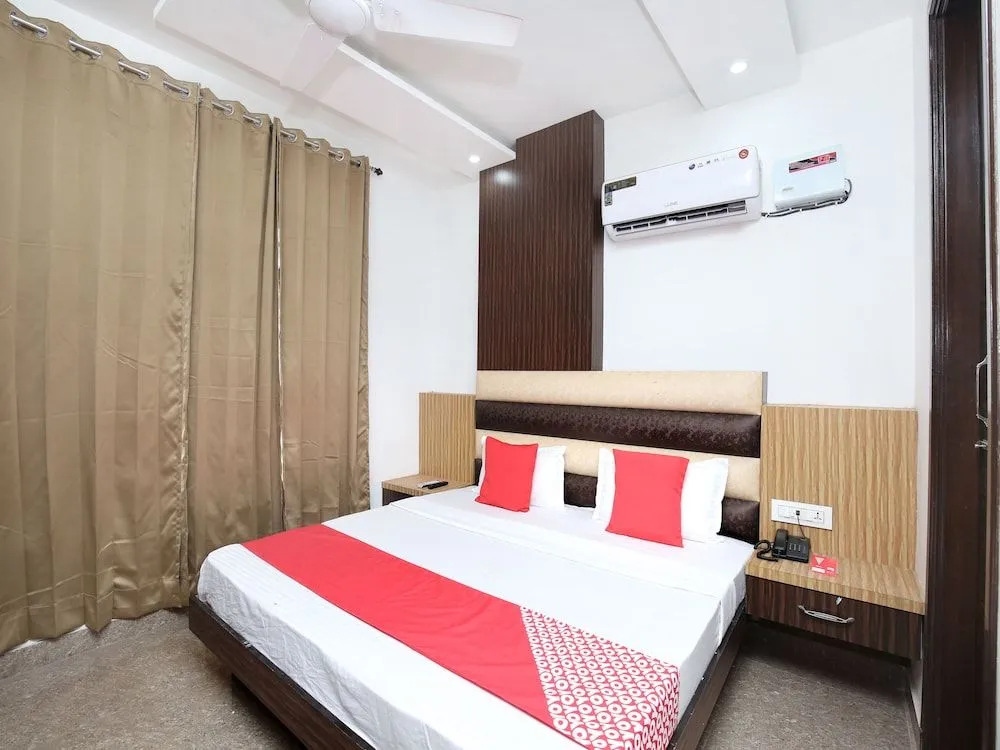 OYO 15863 Hotel Royal Vij