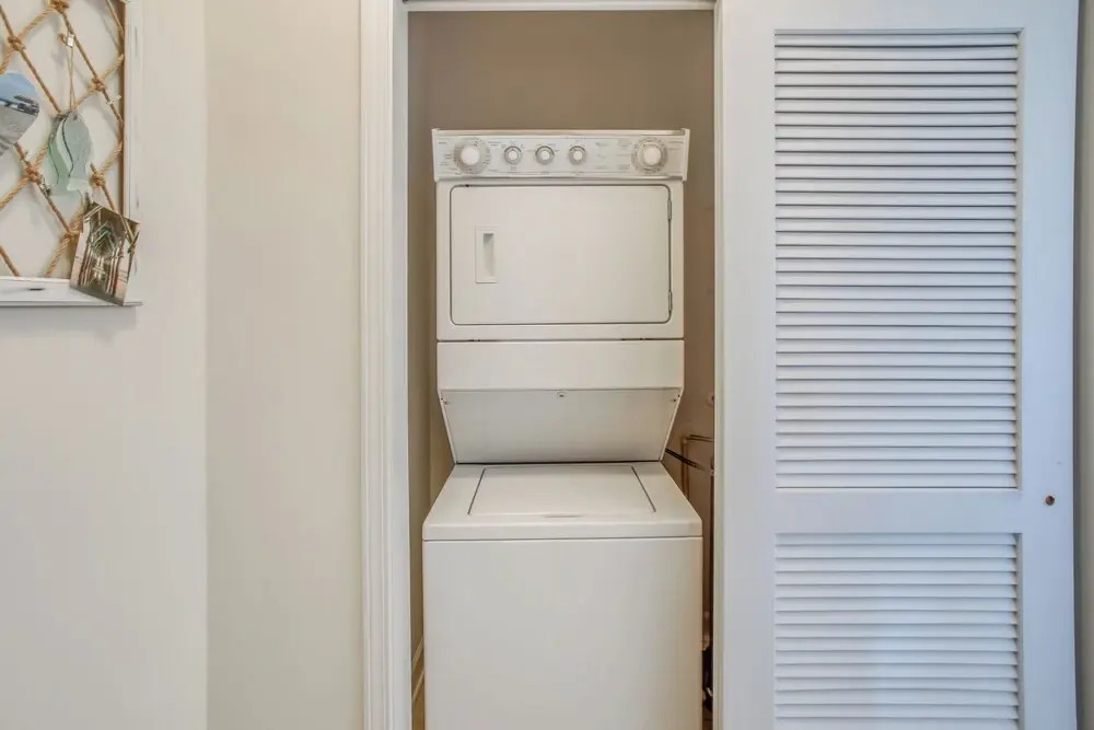 7 Mi to Myrtle Beach Boardwalk: Condo w/ Balcony!