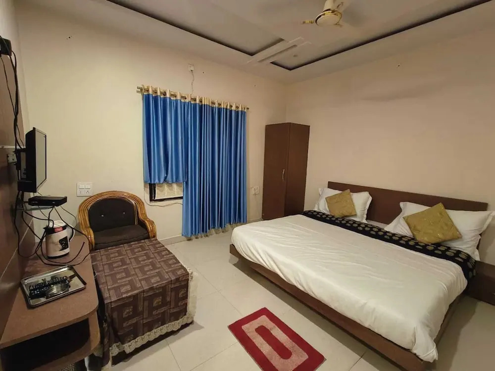 Hotel Basant Palace