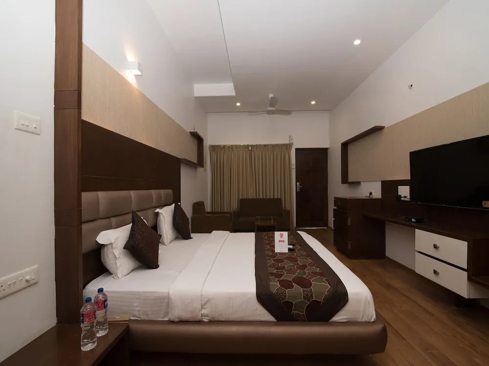 OYO 10000 Hotel Aquolim