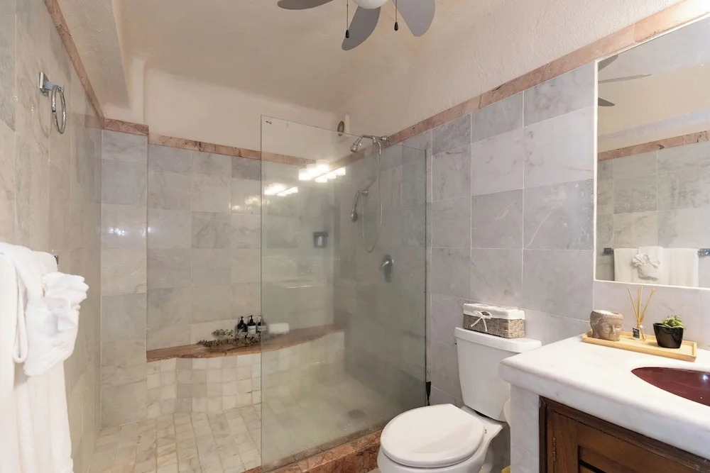 Ocean View 2Br Condo-balcony-beach-pool - 212