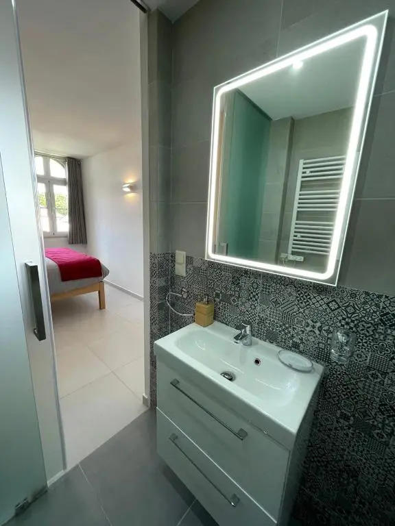 Orange Tree - Stylish 2 Bedroom Apartment in Old Village