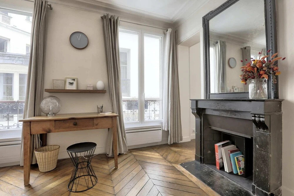 Classy and Cosy 1-bedroom Ensuite, 2min Walk From Cadet Metro