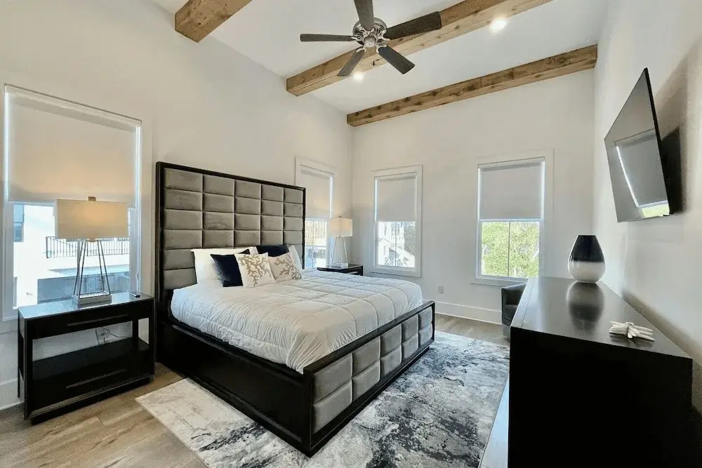 Casa d' Azure by Avantstay Sleeps 18, Private Pool, Golf Cart Included