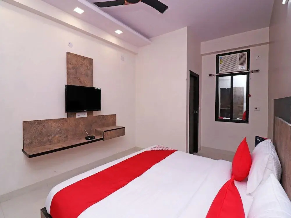 Collection O 74986 Hotel Sky Villas Near Palam Metro Station