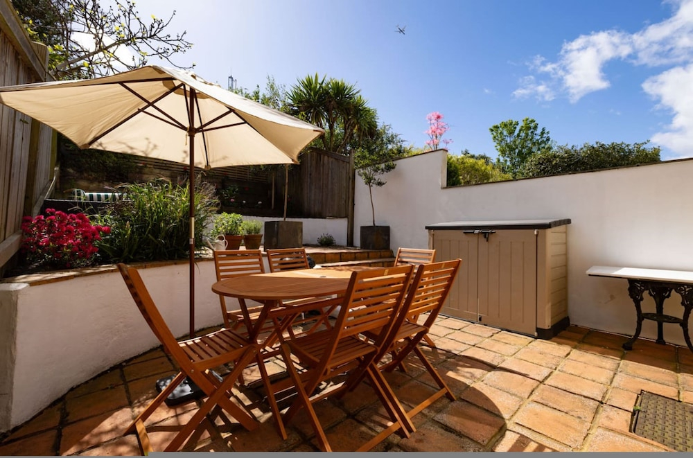 The Thames Embrace 3 BR & Garden House