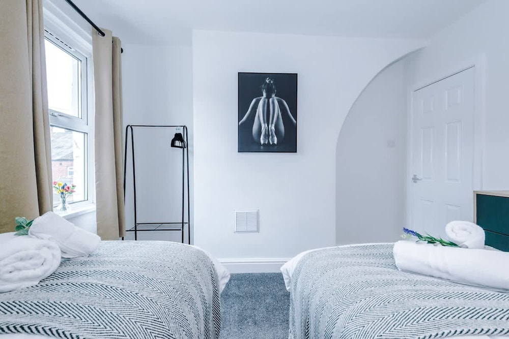 NEW Stylish Home City Centre Location Sleeps 6