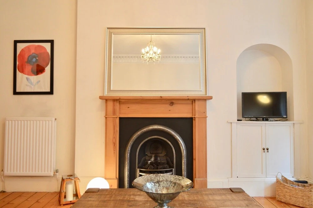 2 Bedroom Morningside Flat
