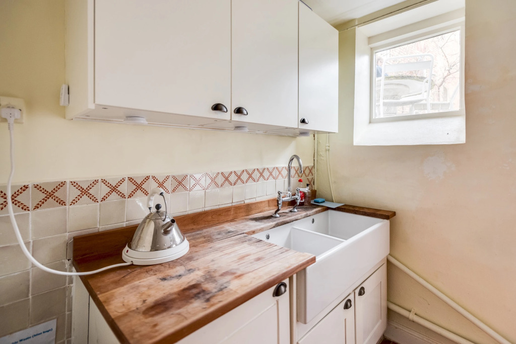 The Walton House spacious 3-Bedroom Jericho House close to City Centre
