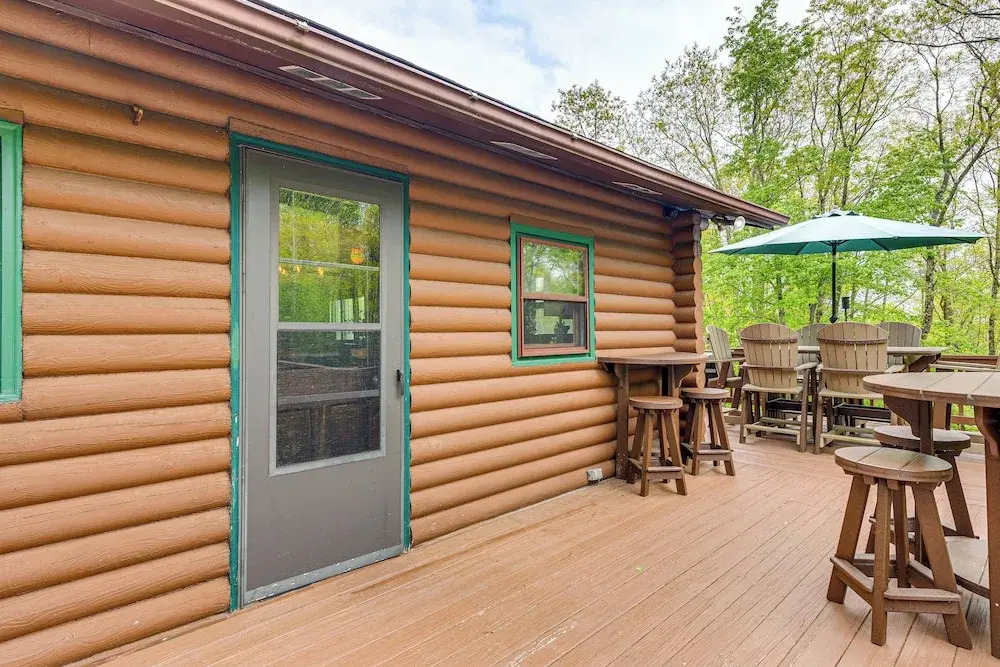 Hot Tub & Fire Pit: Albrightsville Log Cabin!