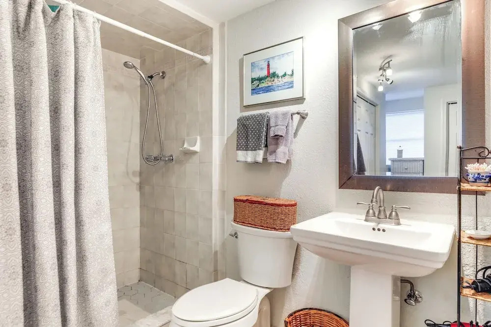Englewood Bungalow 1 Mi to Beach: Pets Welcome