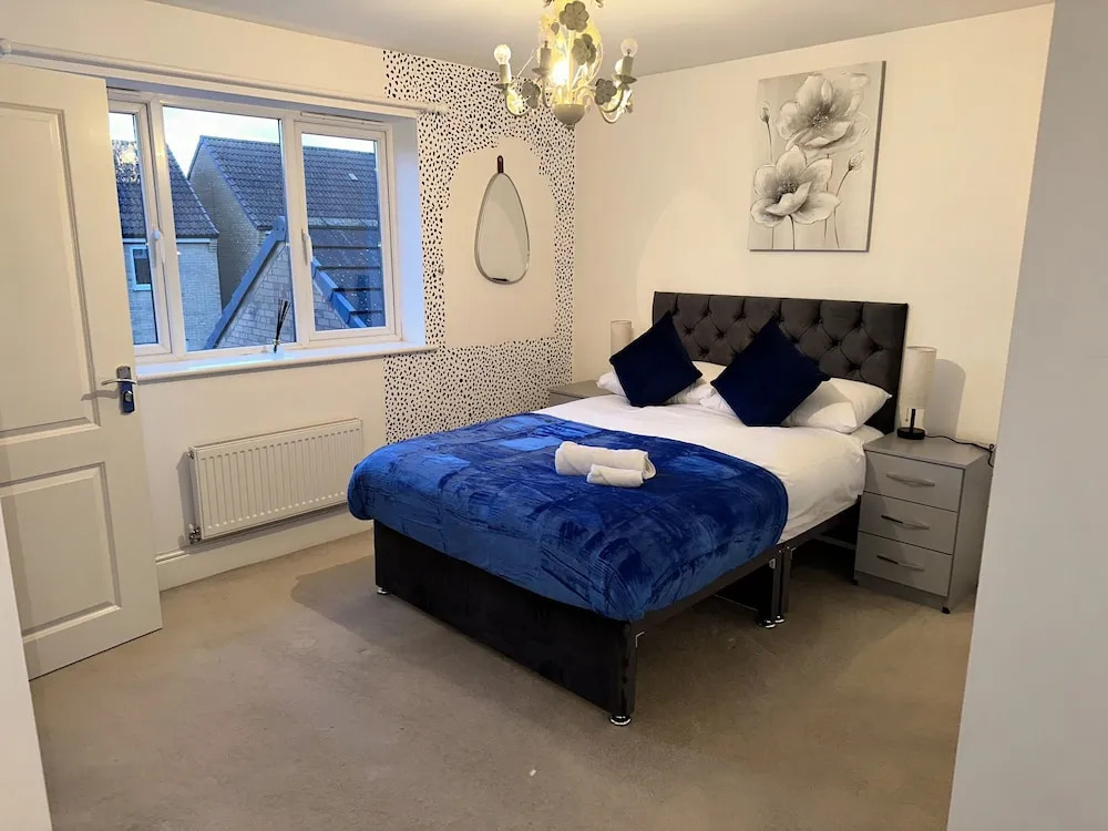 Beautiful 5 Bed Detached House - Sleeps 9