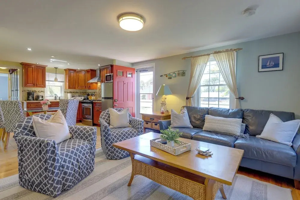 1 Mi to South Village Beach: BBQ-Ready Retreat