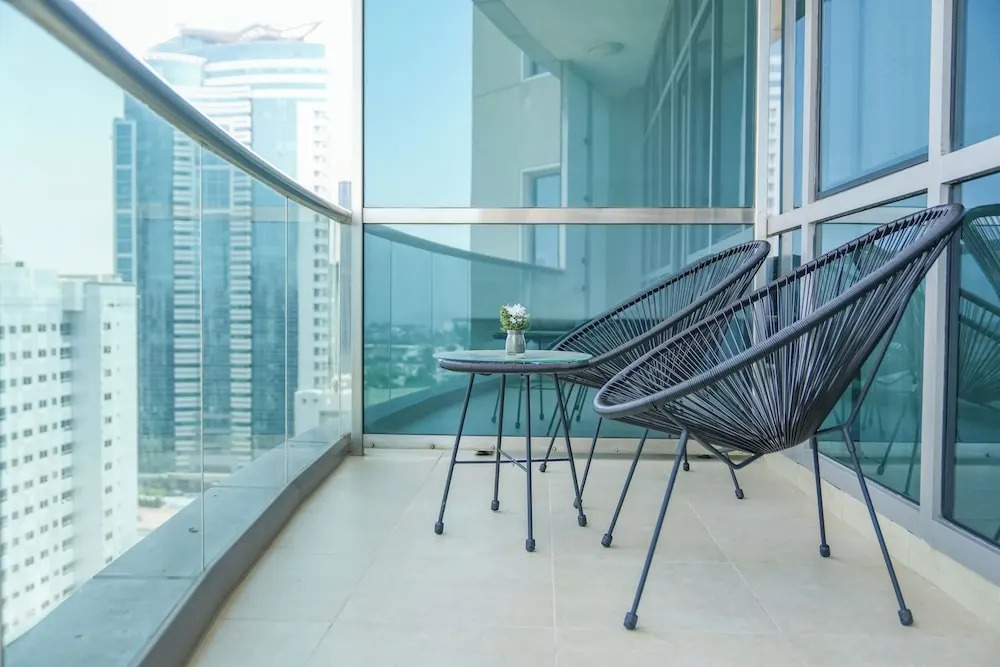 Yogi - Serene Romance in a Stylish Studio with City Views