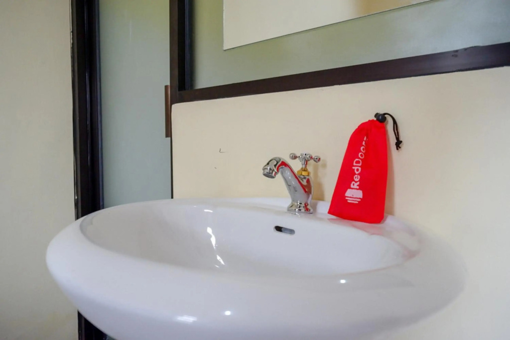 RedDoorz Syariah near Solo Square Mall