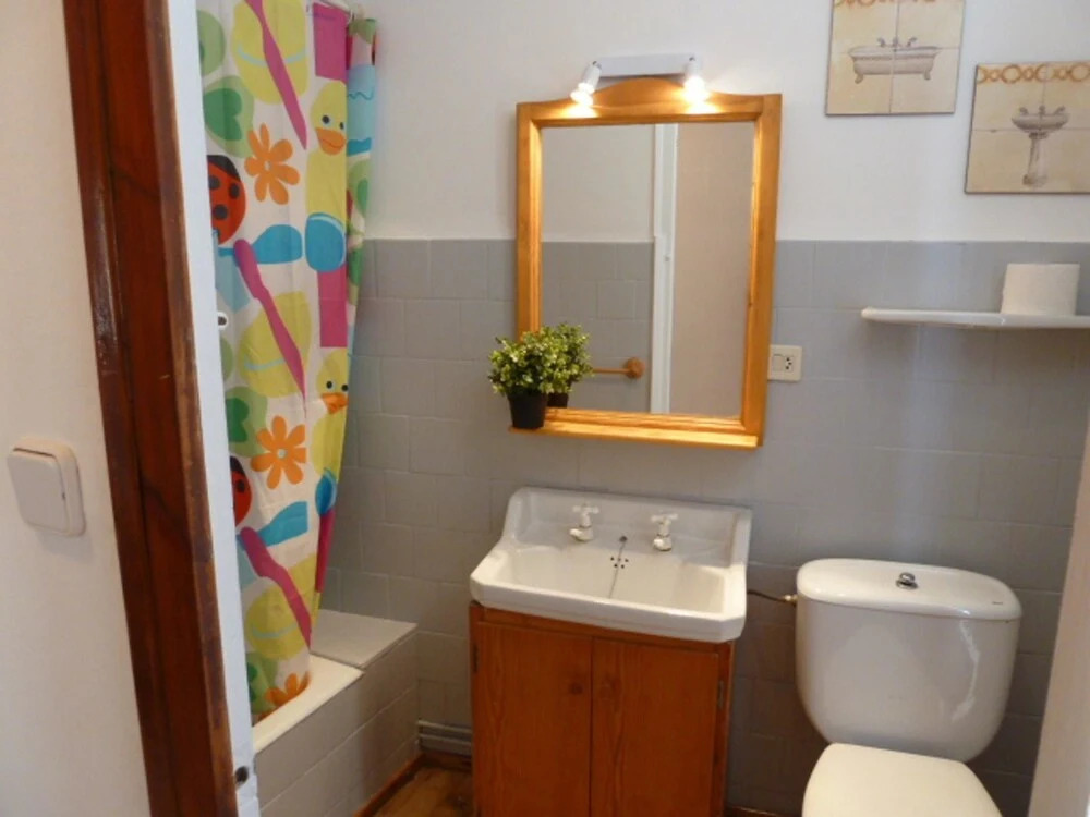 Apartment With 2 Bedrooms in Alp, With Balcony - 8 km From the Slopes