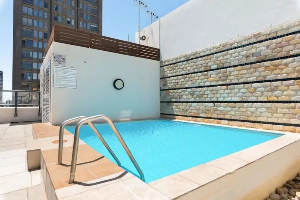 1 Bedroom Apartment With Roof Top Views