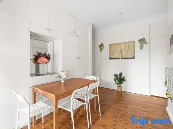 Killara Rooms – Close to Shops & Trains