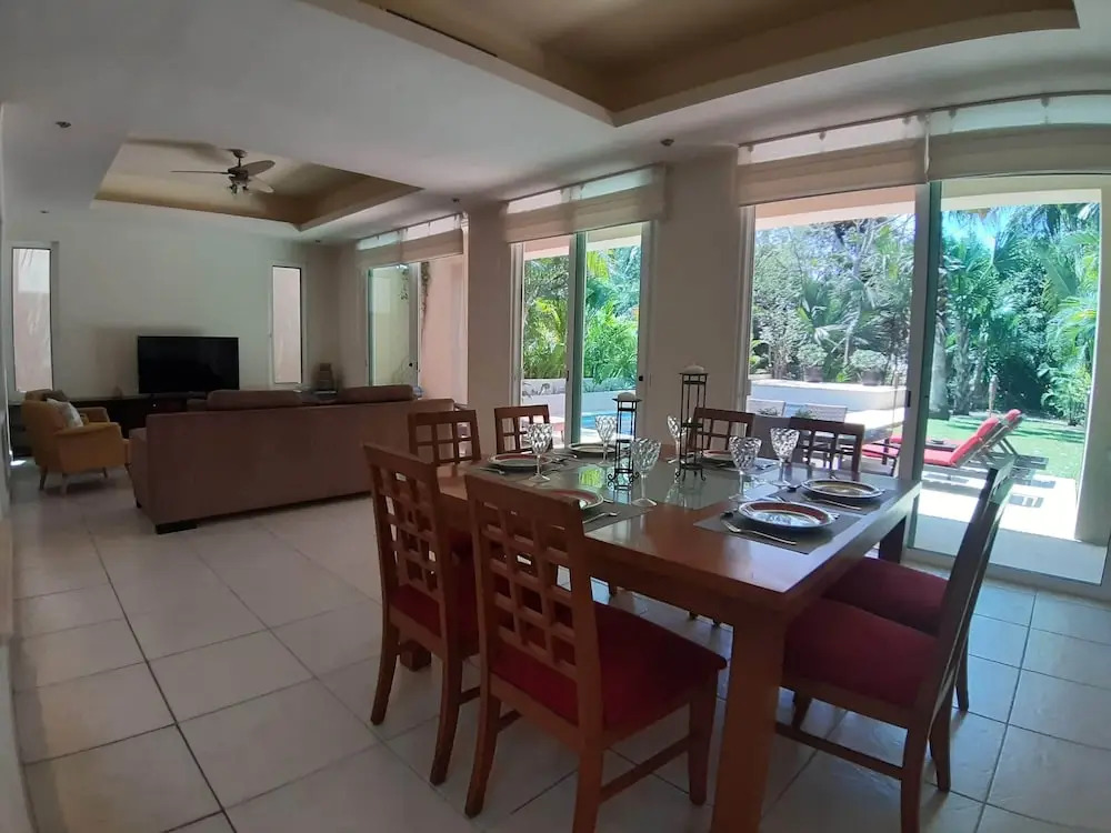 New Listing Close To Beach Sunny Spacious Villa