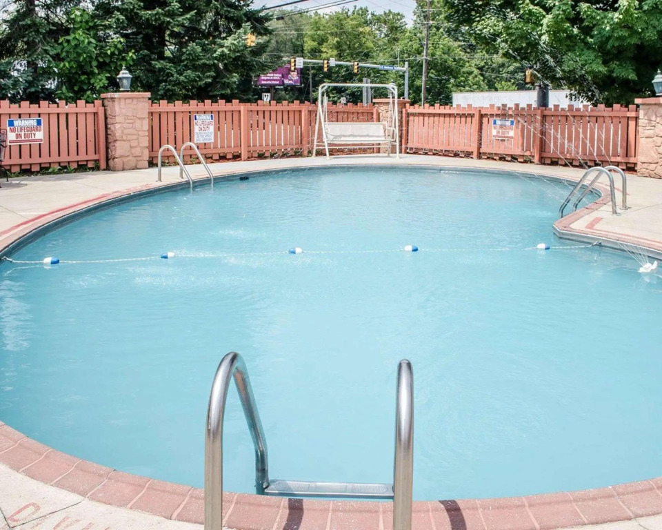 Отель Rodeway Inn Carlisle North