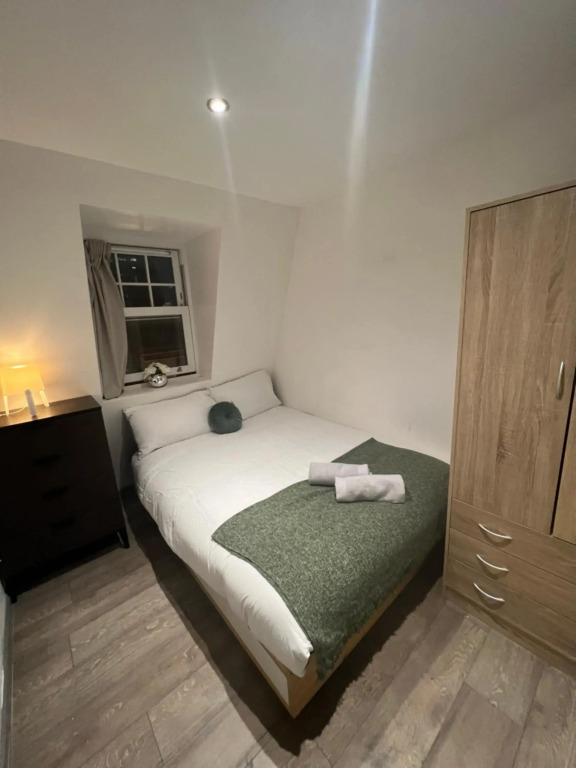 Lovely 3 Bedroom, Heart of London, 1 minute to Euston