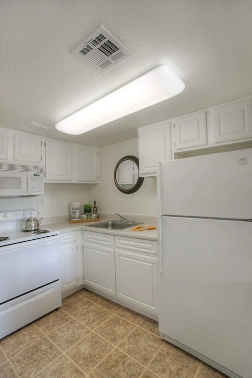 130 Fully Furnished, amenities galore! by RedAwning
