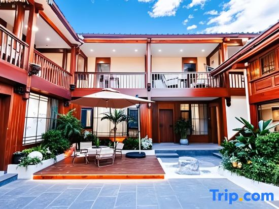 Xinyue·Mid villa Designer Homestay with Snow Mountain View (Dashuiche Store in the Ancient Town)
