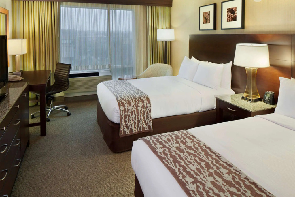 DoubleTree by Hilton Hotel Boston Bayside