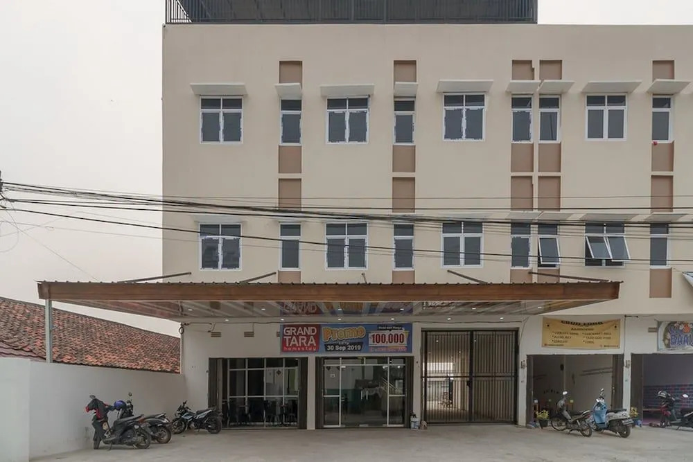 RedDoorz Plus at Grand Tara Homestay Palembang