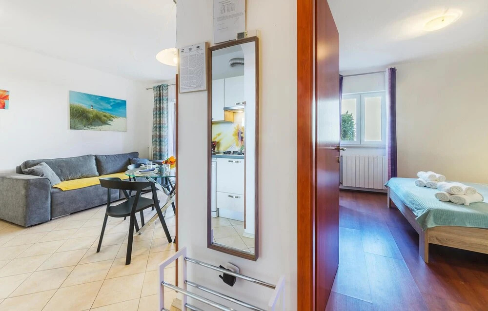 Awesome Apartment in Banjole With Wifi, 1 Bedrooms and Outdoor Swimming Pool
