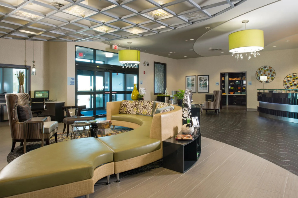 Holiday Inn Express and Suites Kansas City Airport by IHG