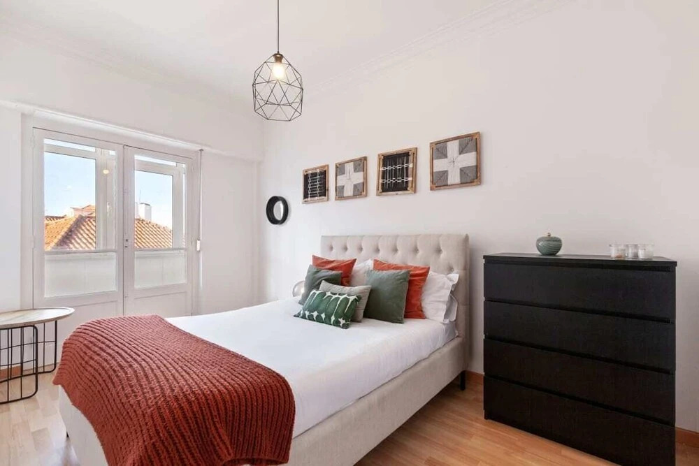 Minimalist 2bdr Apt in Lisbon, Excellent Location