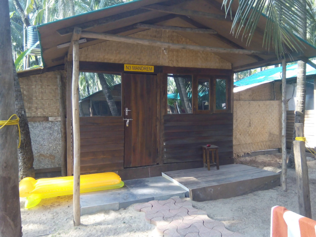 Cafe Del Mar Beach Bungalows