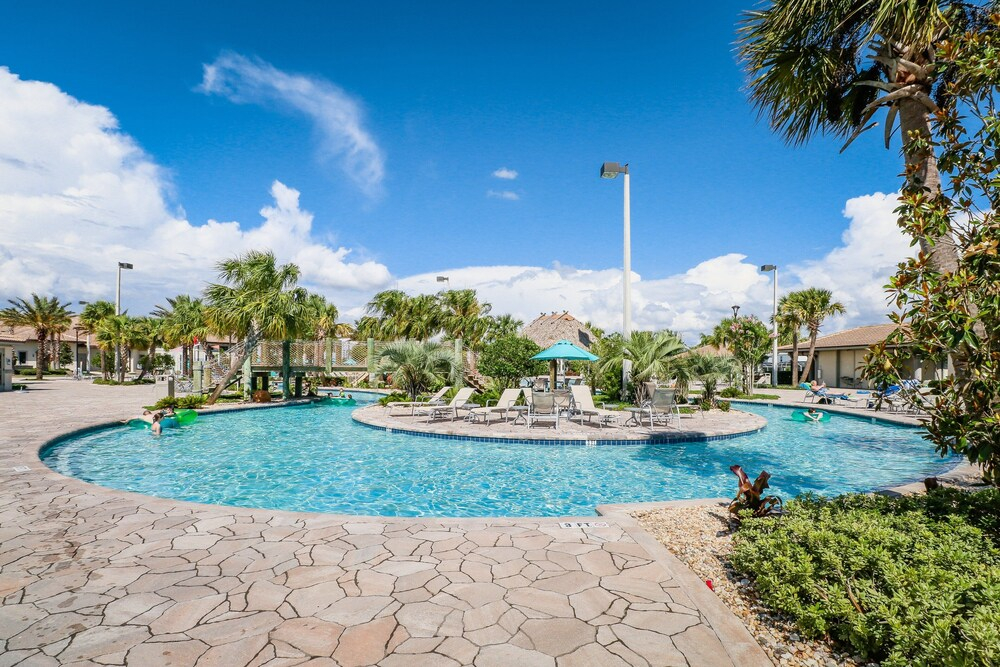 Modern Townhome With Private Pool, hot Tub, Central AC, and Private Washer/dryer