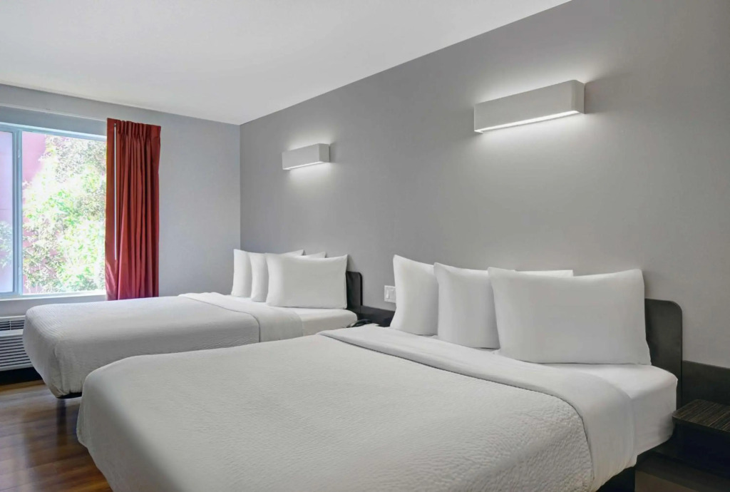 Motel 6 Airdrie