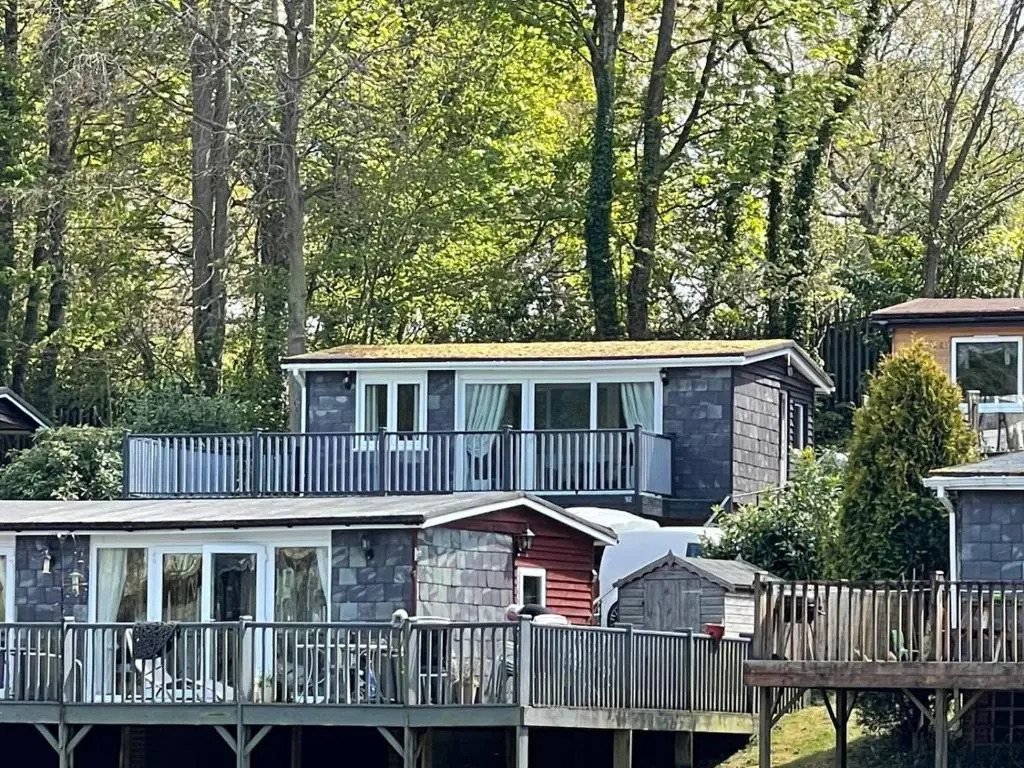 92 Lake View