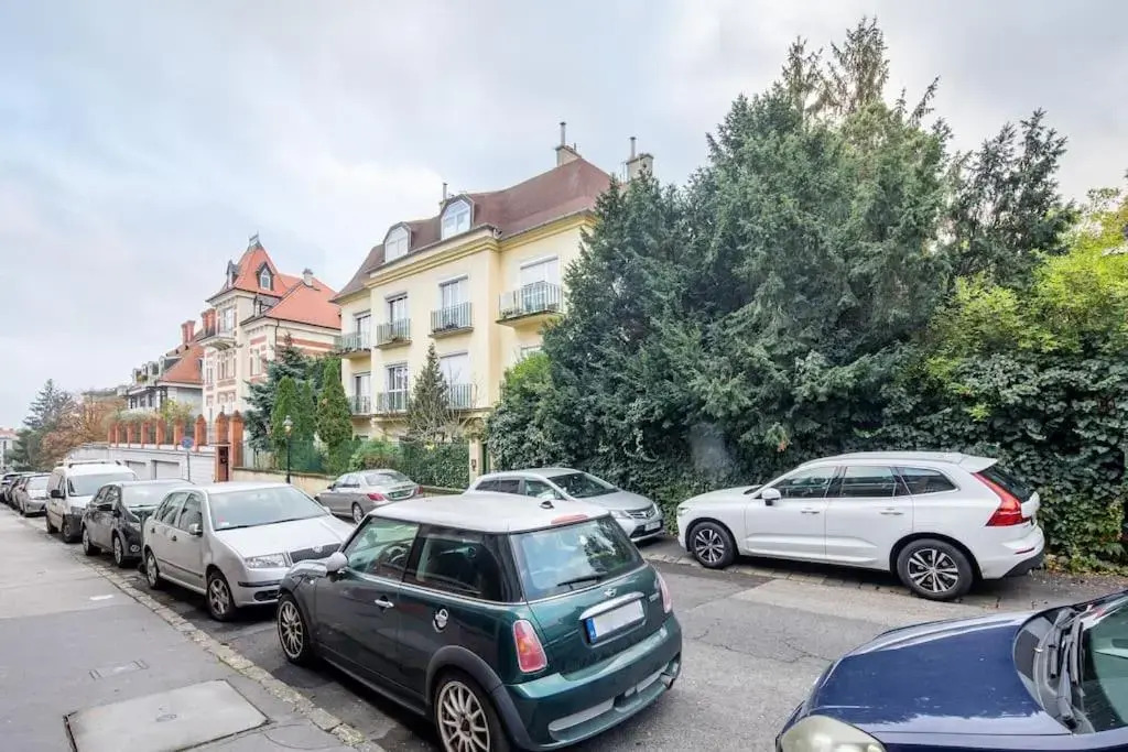 Cozy Apartment with Garden in the Castle District