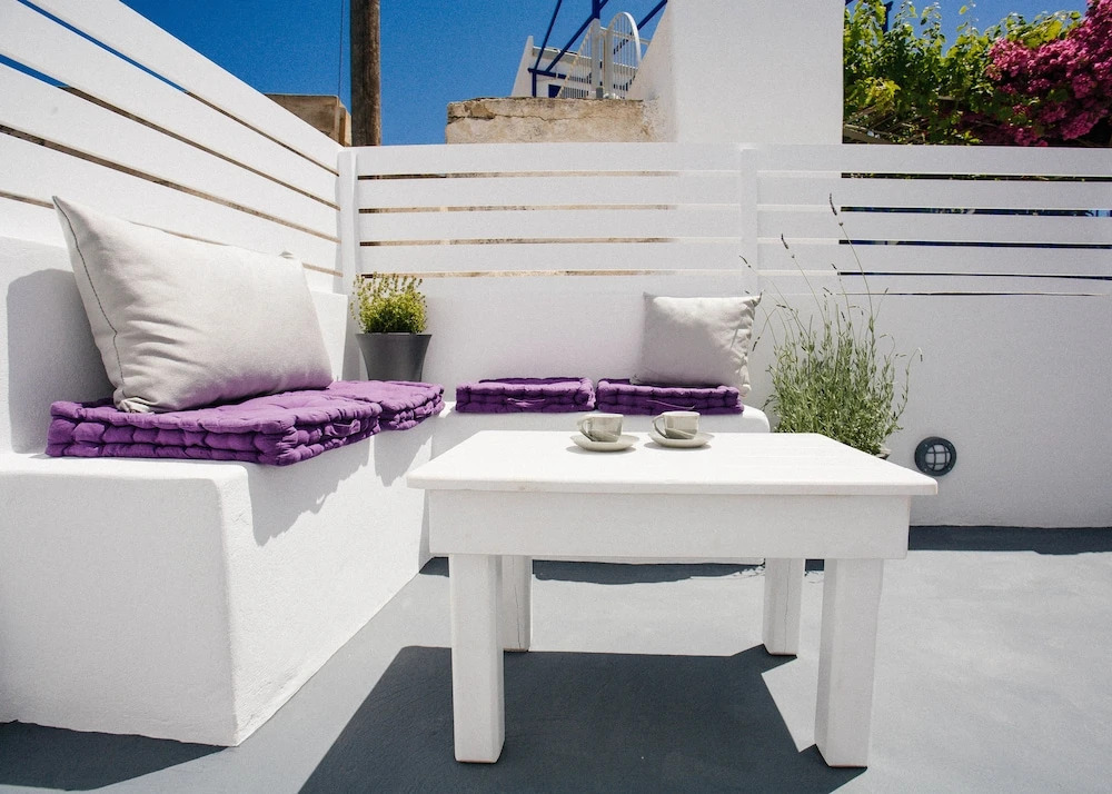 Akrotiri Cycladic Suites