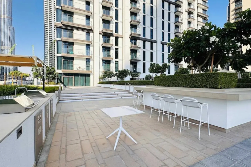 OYO HOME 1350 Premium 1-bed Apt Burj Crow