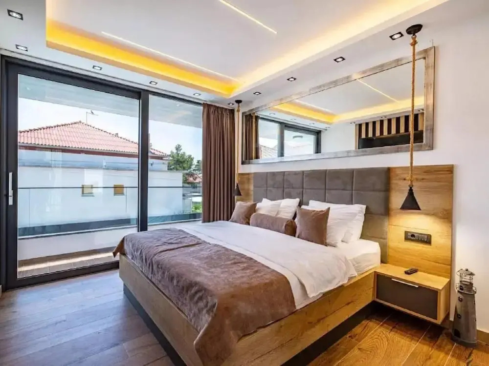 Villa Alpha - Four Bedroom Villa with Swimming Pool