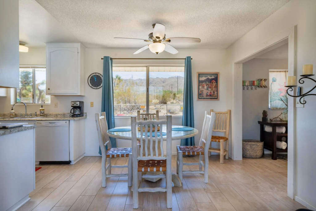 Joshua Tree Traveler's Retreat - Sauna Room, Hot Tub, Outdoor Fireplace, BBQ