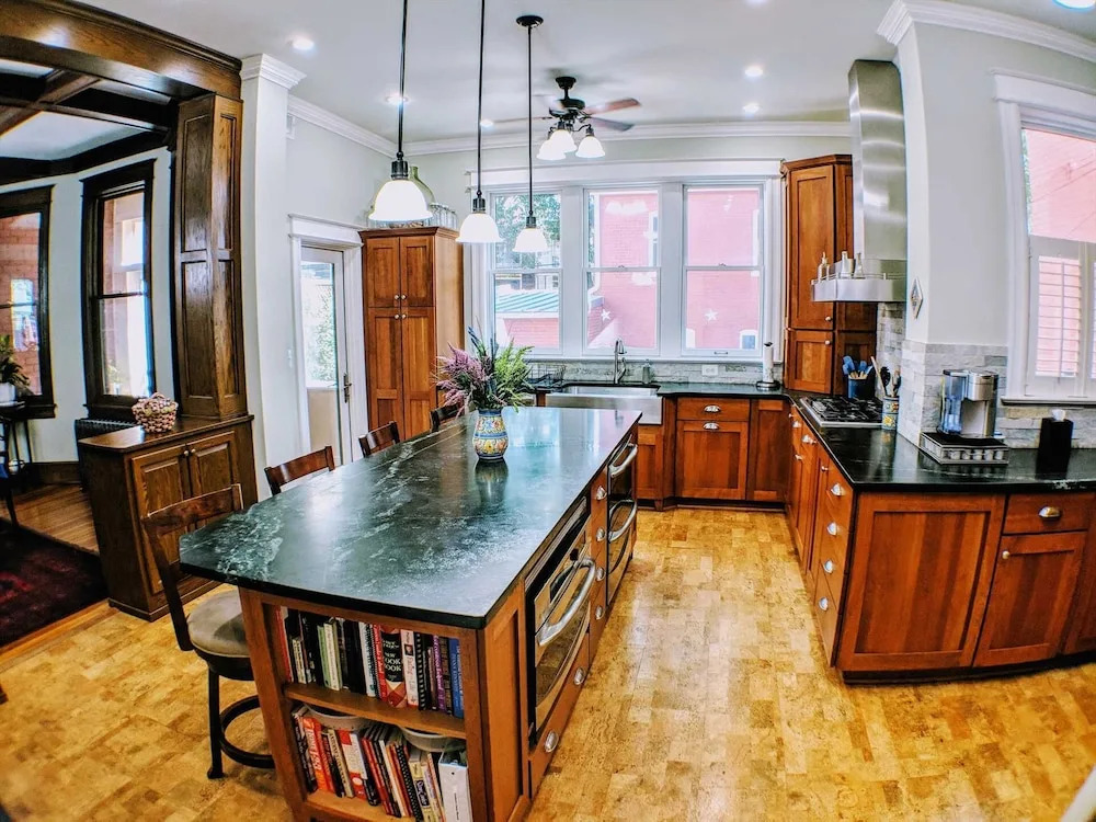 140 12th ST SE House 3 Bedrooms 2.5 Bathrooms Apts